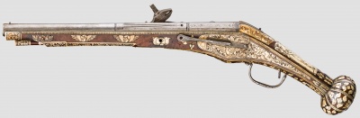 ハンドガン『ホイールロック式ピストル(Engraved Bone) (16th Century Engraved Bone Wheellock Pistol：16世紀後半)』のご紹介