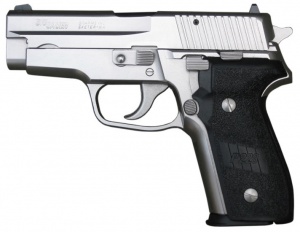 【P228】(SIG-Sauer P228・ ピストル・1989年～現在・9x19mm・装弾数：13 / 15)のご紹介