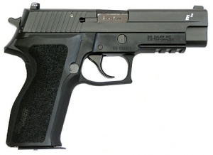 【P226】(SIG-Sauer P226・ ピストル・1984年～現在・9x19mm .40 S&W .357 SIG・装弾数：15 / 12)のご紹介