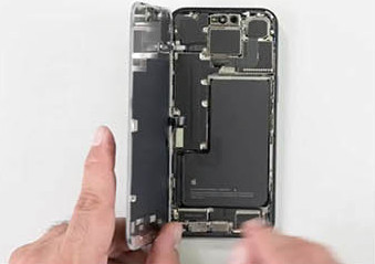 iPhone15 ProはiPhone15と異なる構造