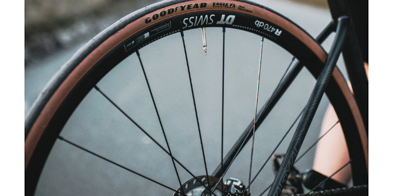 ロードバイク/自転車「パッチを貼ってチューブレスタイヤのパンクを修理する方法」のご紹介