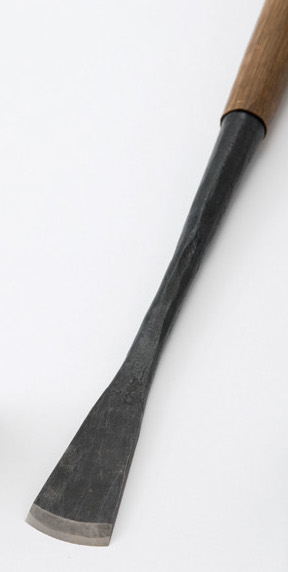 法隆寺の古材に残る刃痕より推定復元された古代の鑿 13世紀の両刃型の鑿(復元)