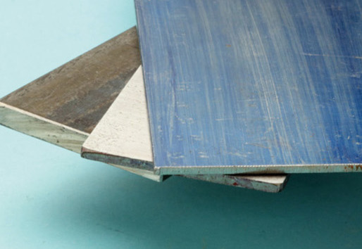 市販されている鋼材の厚さは2mm位から様々、薄い鋼材は、フォールディングナイフ、包丁用などに利用されています。