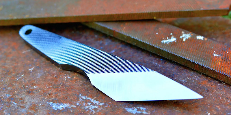 ヤスリでナイフを製作する場合の大きな山場「ブレイドベベルの研削方法」のご紹介｜自作/カスタムナイフ