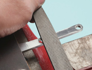自作/カスタムナイフ「タングの加工とヒルトの製作方法」のご紹介｜ヤスリで作るアウトドアナイフ