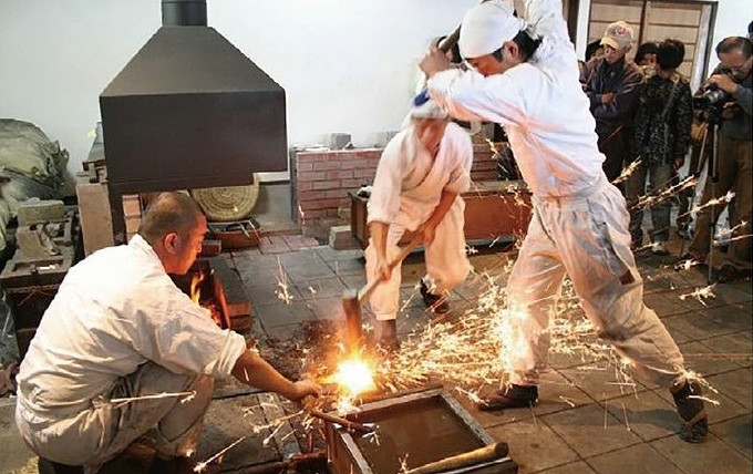 現在の瀬戸内市では、備前長船の伝統を継承して、日本刀鍛造が現在も行われています。