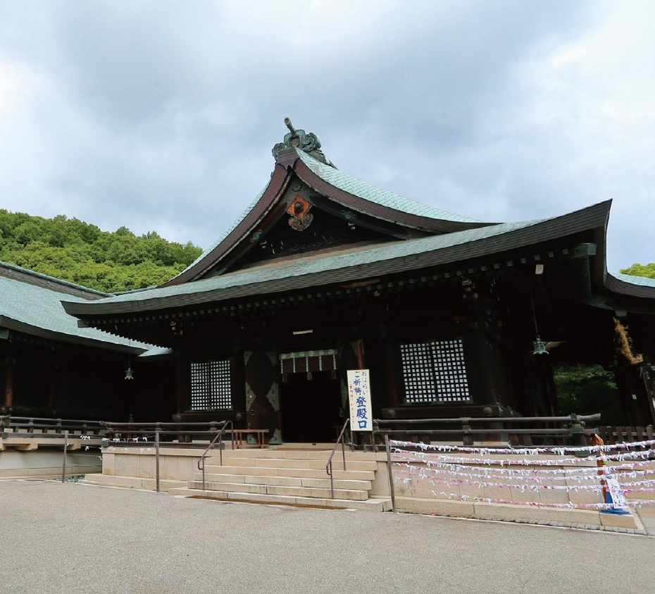 岡山藩主・池田輝政が井上真改の太刀を奉納した、桃太郎伝説ゆかりの吉備津彦神社。