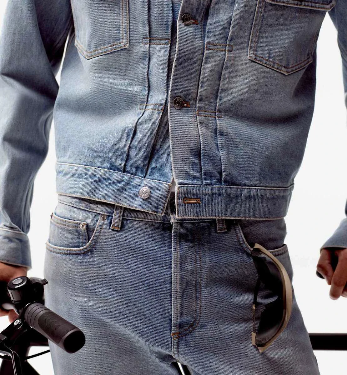 Dior Hommeのデザインが他のブランドと比べてどのように異なるか