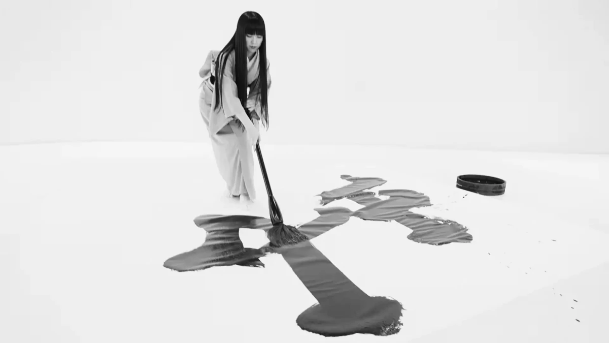 MAMIMOZI（まみもじ） 書道家・万美（まみ）さんが展開する、書道とストリートカルチャーを融合した独自のアート表現活動