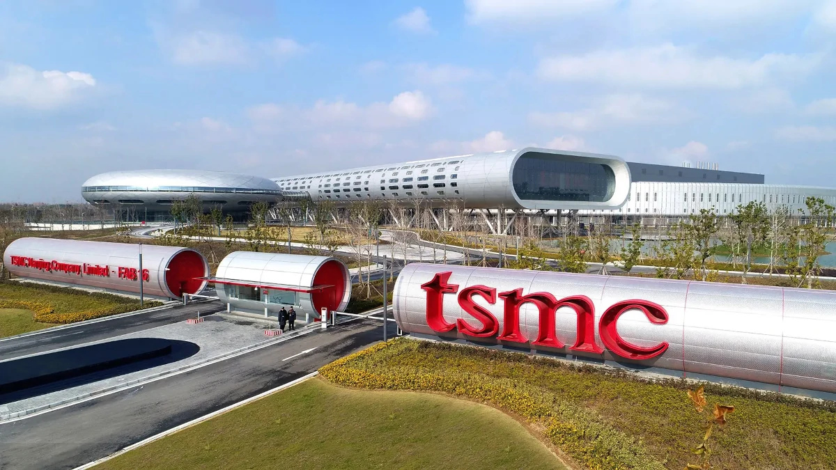 「TSMCの台湾拠点・海外拠点の設備／生産能力 比較表」