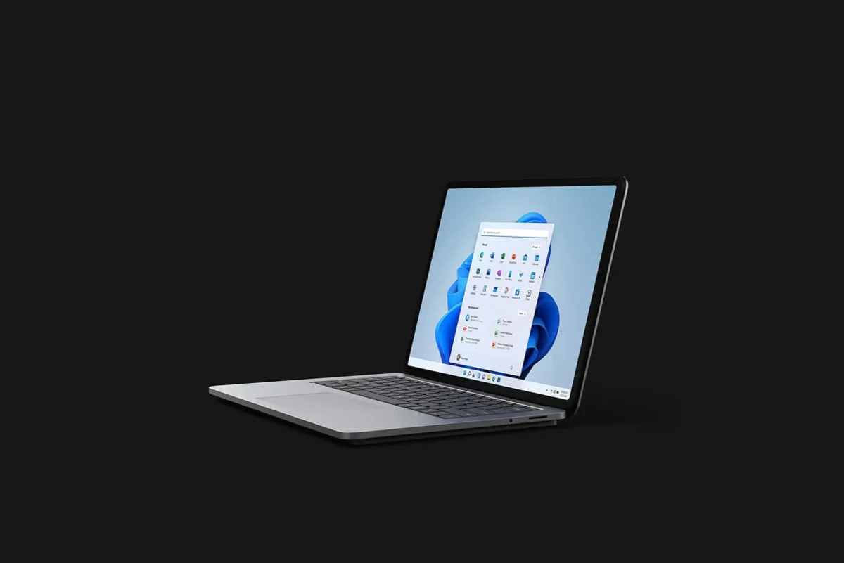 Microsoft Teamsと他社製品（Slack / Zoom / Google Meet）の歴史比較表