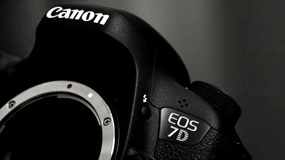 キヤノンの「EOS 7Dシリーズ」‐“動きを捉える”ことに特化した設計と性能