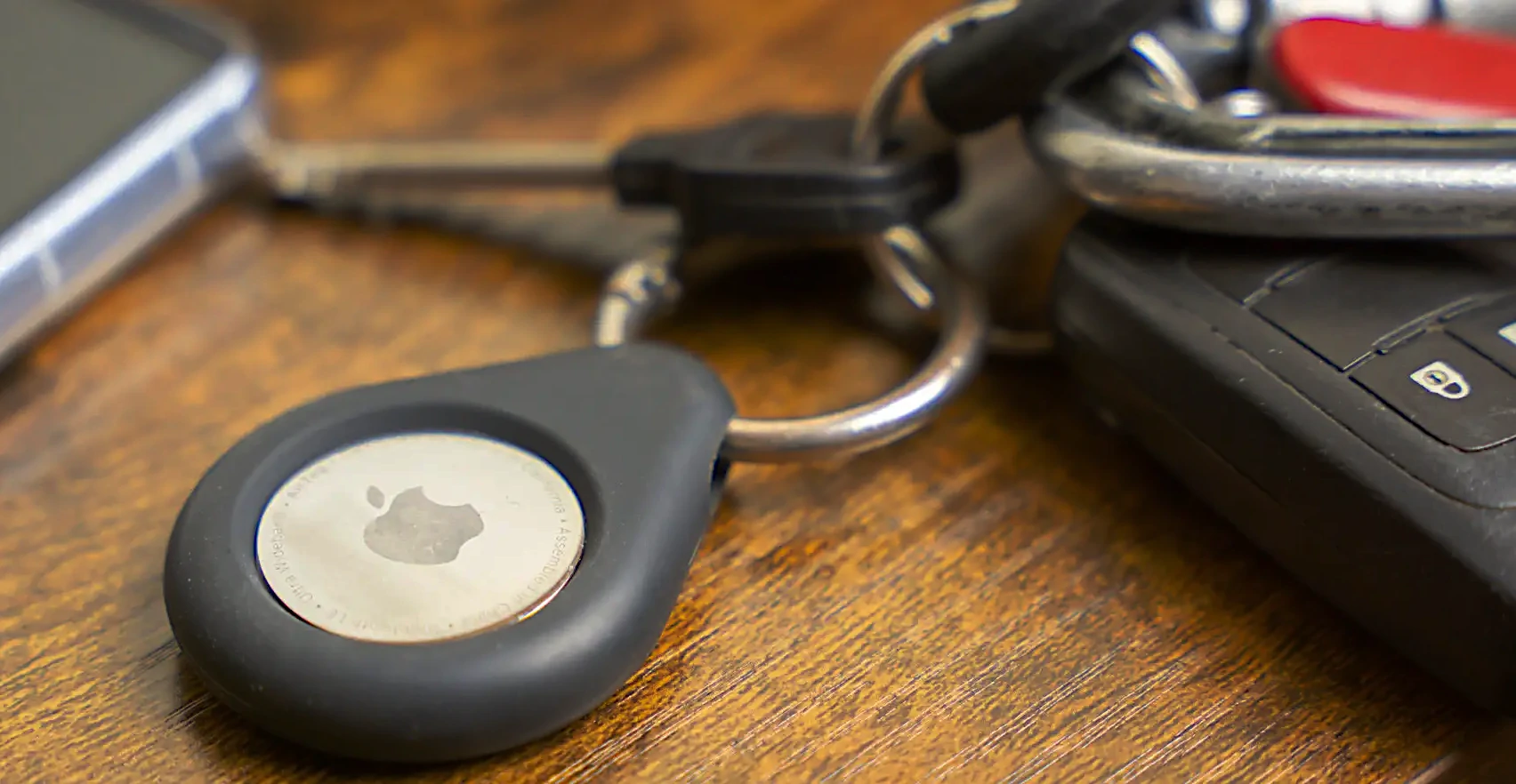 Apple純正のAirTagと、その互換製品（Find My対応サードパーティ製品）比較