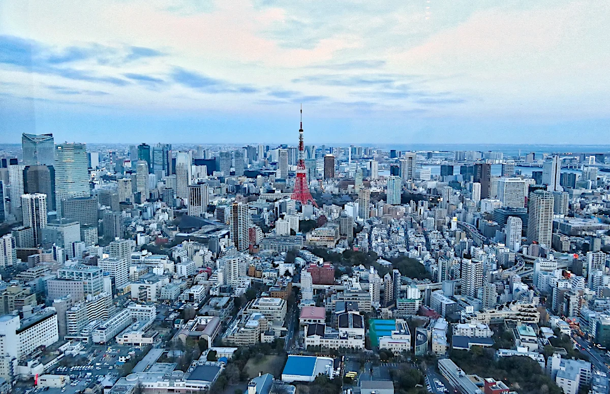 東アジア主要国（日本・中国・韓国・台湾・香港）の 「1人あたりGDP」「人口オーナス期の突入時期」「生産年齢人口のピーク・現状」