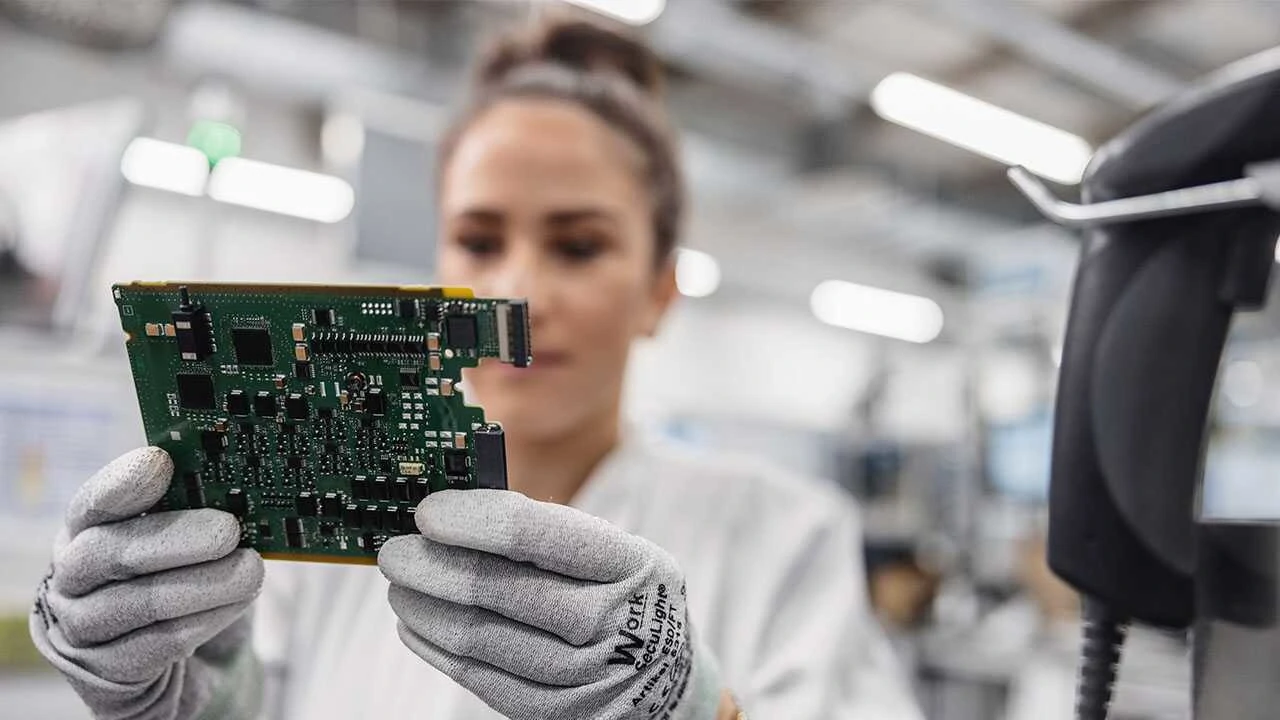 原因特定‐電気機器の修理やトラブル対応において最も重要な工程の一つ