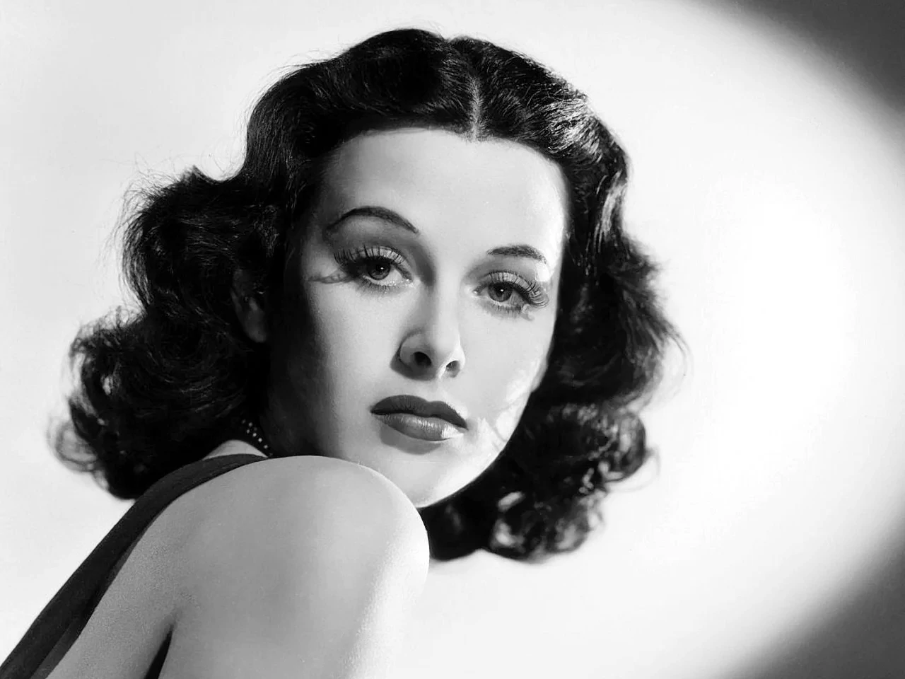 ヘディ・ラマー（Hedy Lamarr）‐銀幕のスターとしての美貌と通信技術史に残る発明を残した稀有な人物