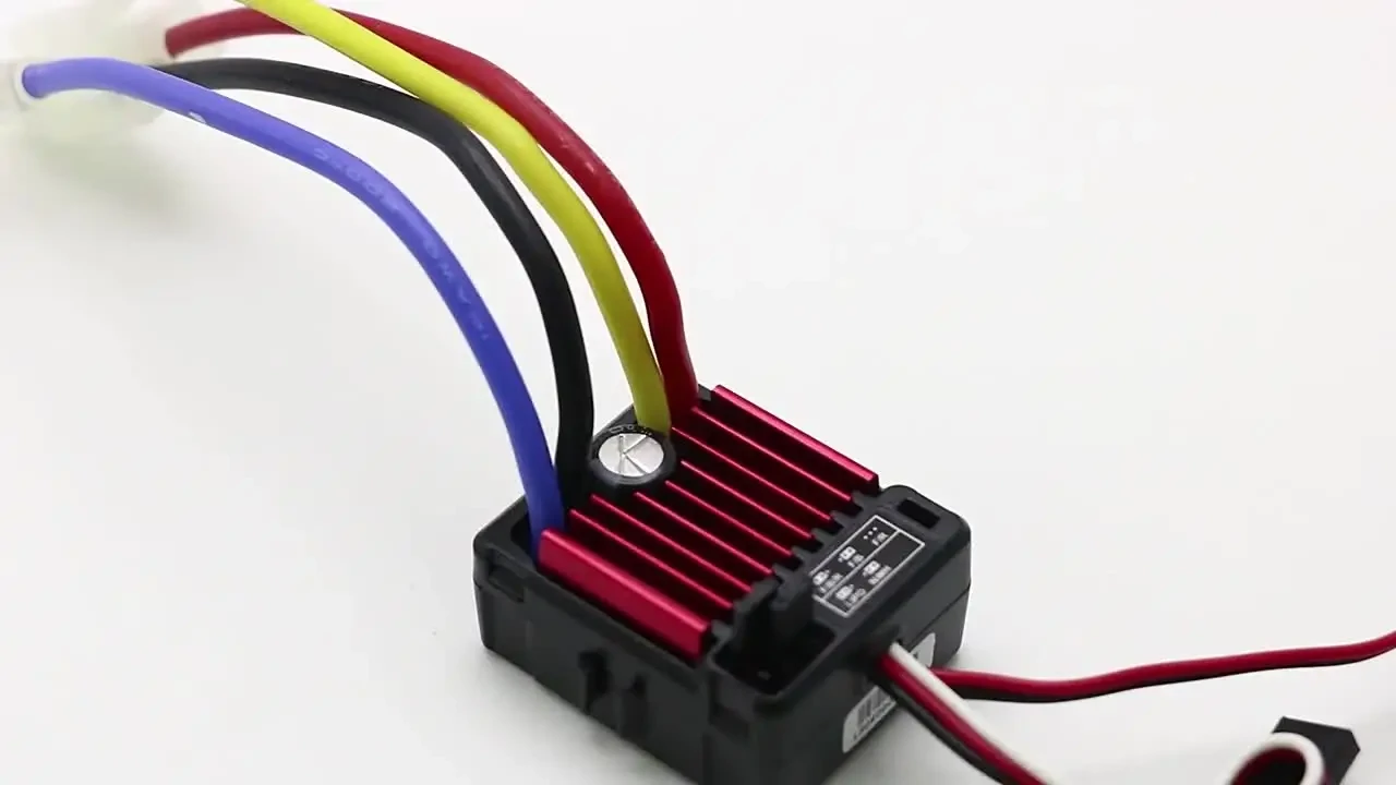 MOSFET性能向上で低RDS(on)、高効率化