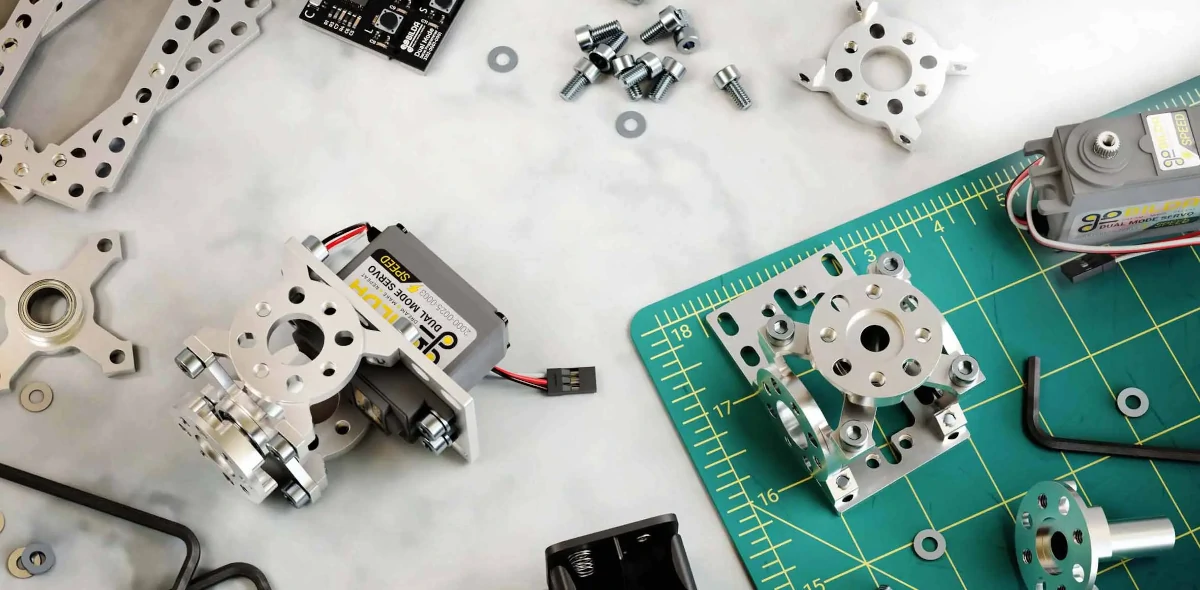 サーボホーン（Servo Horn）‐サーボの力を機体に伝える小さな橋梁