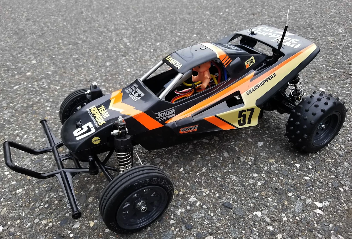 RCカーとデカール文化の関係‐RCカーは名前のないマシンから、物語を持つ存在に