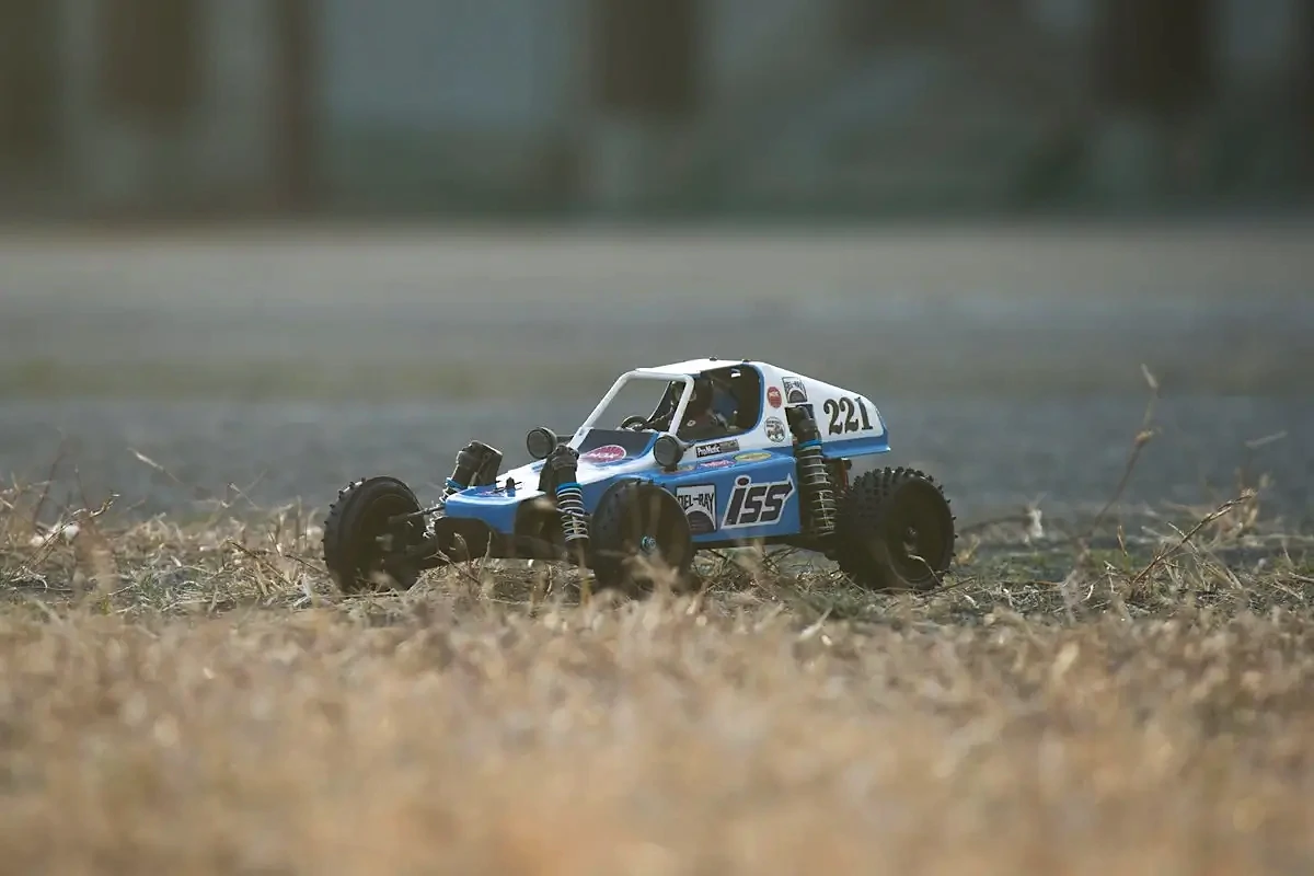 RCカーや模型の補強・修復でよく使われる エポキシパテ と プラリペア比較