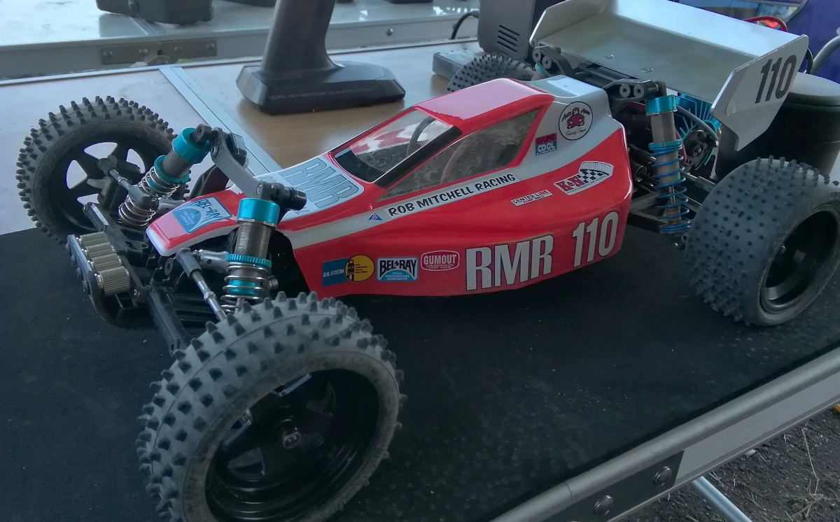 RCカーのカーボン補強素材進化を年表＋系統ツリー