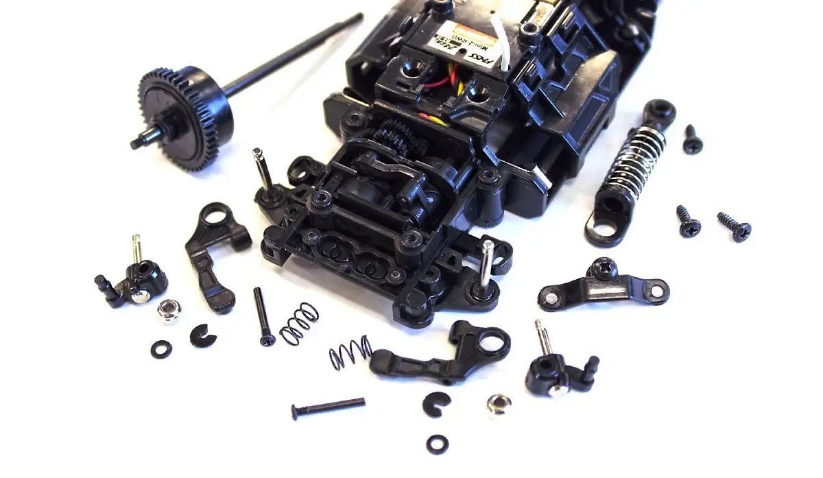 RCカーや模型製作でもよく使われるFRP（Fiber Reinforced Plastic / 繊維強化プラスチック）について、