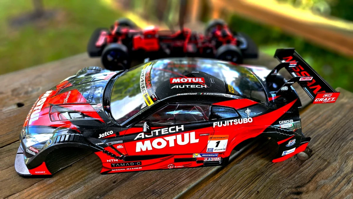 RCカーのボディをFRPで作る場合の繊維選び