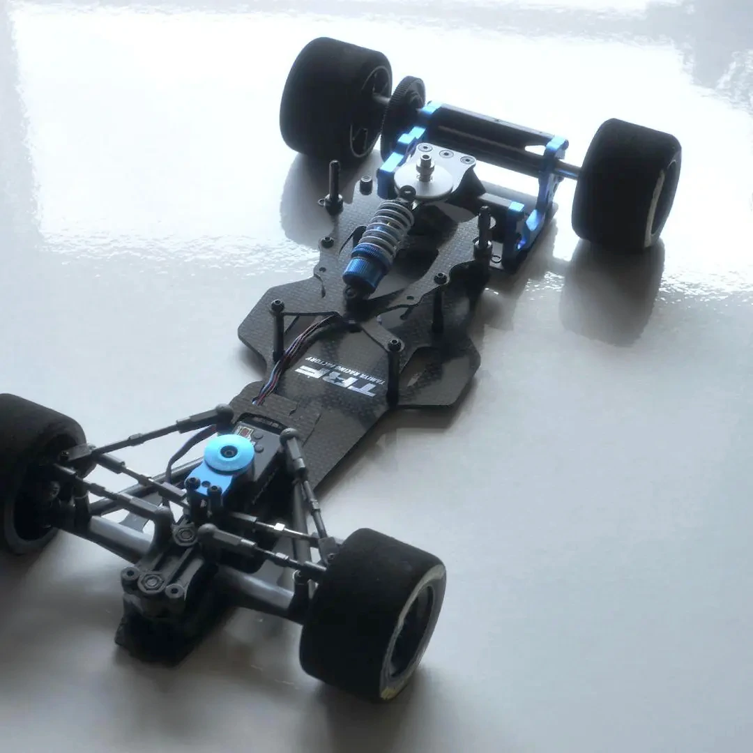 F1ラジコンにおけるロールとピッチの意味・役割