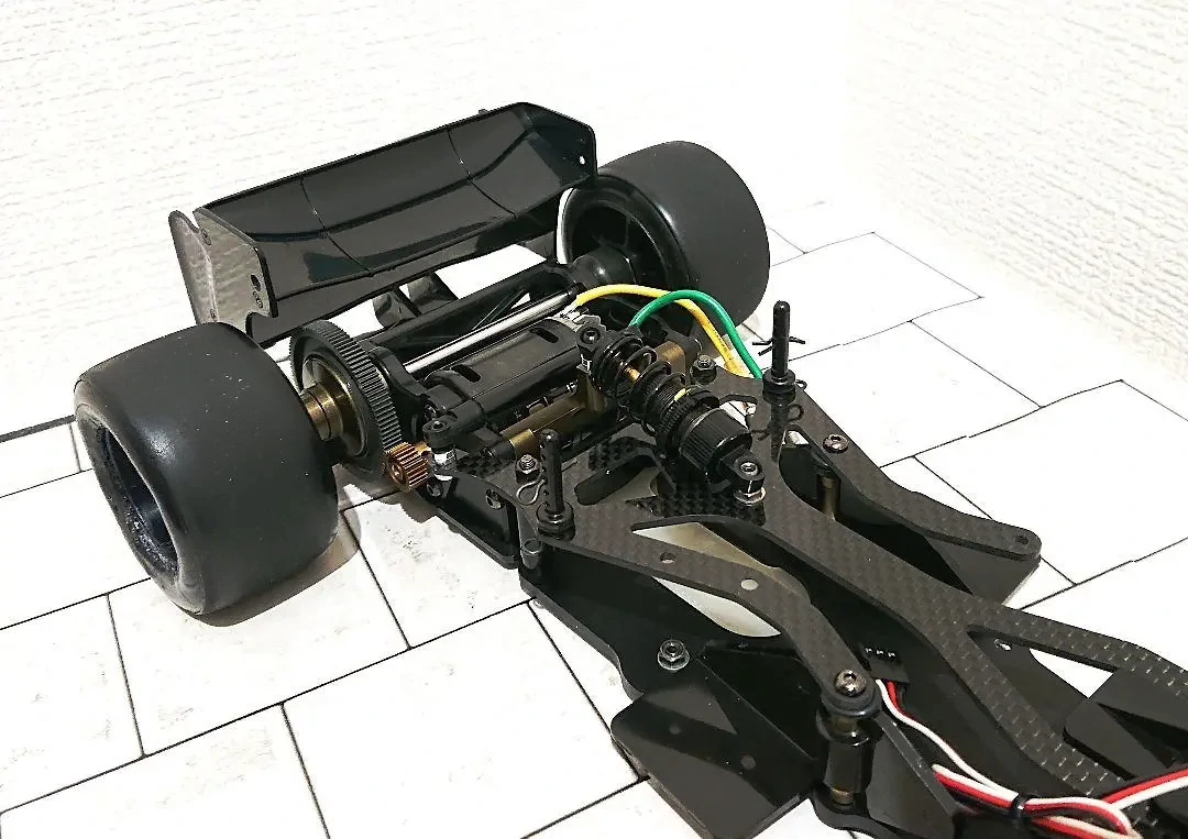 F1ラジコンにおけるロール・ピッチの原理＋セッティング効果表