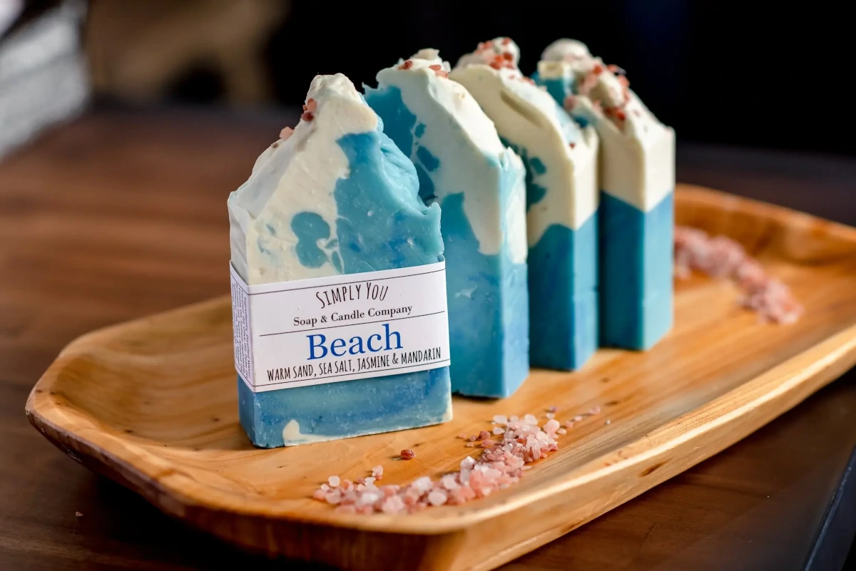 苛性ソーダ（NaOH）がタンパク質／油脂を分解する様子(図解)