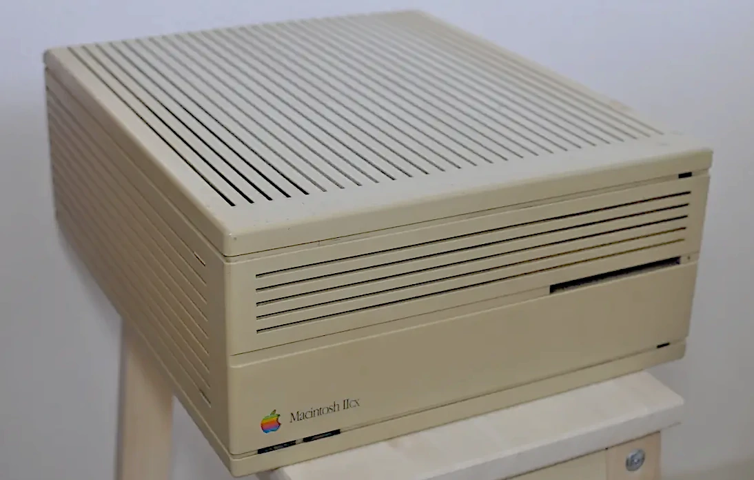 白色プラスチック製品（PC筐体・家電など）が暗所で黄ばんでいく現象について