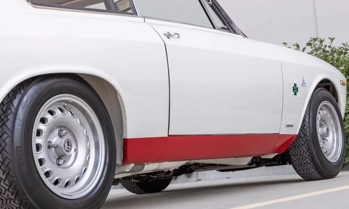 極性分子 -「分子内で電荷の偏りを持ち、水に溶けやすく相互作用が強い」分子