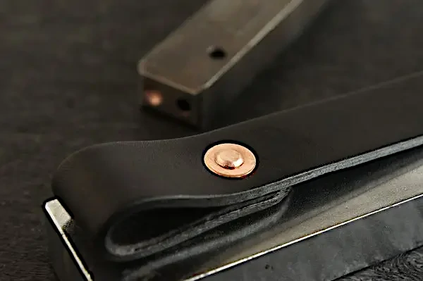 レザークラフトでカシメを取り付ける際に必要な道具