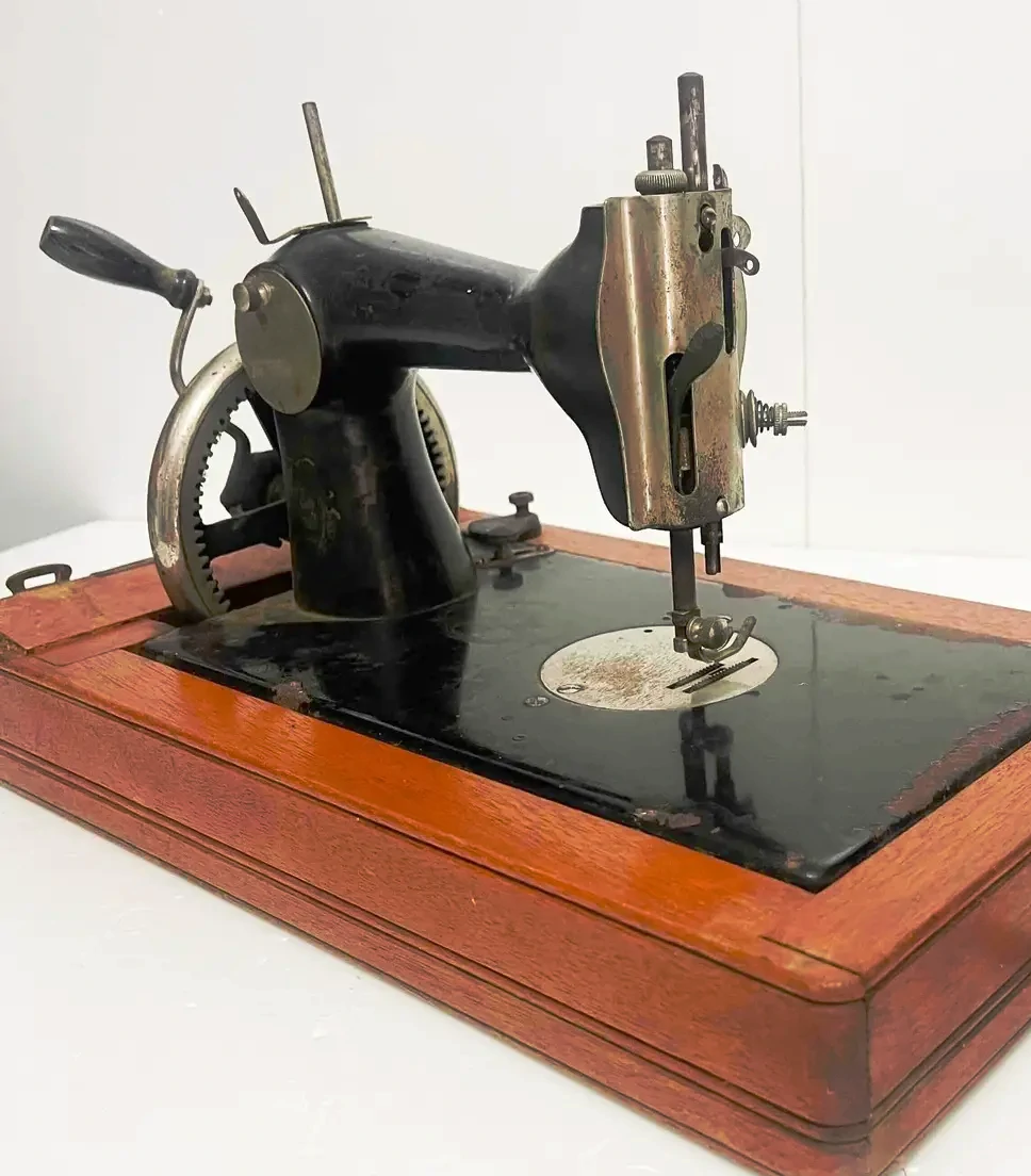 ミシンの進化‐ 3系統図（家庭用・工業用・特殊縫い：～1900年）