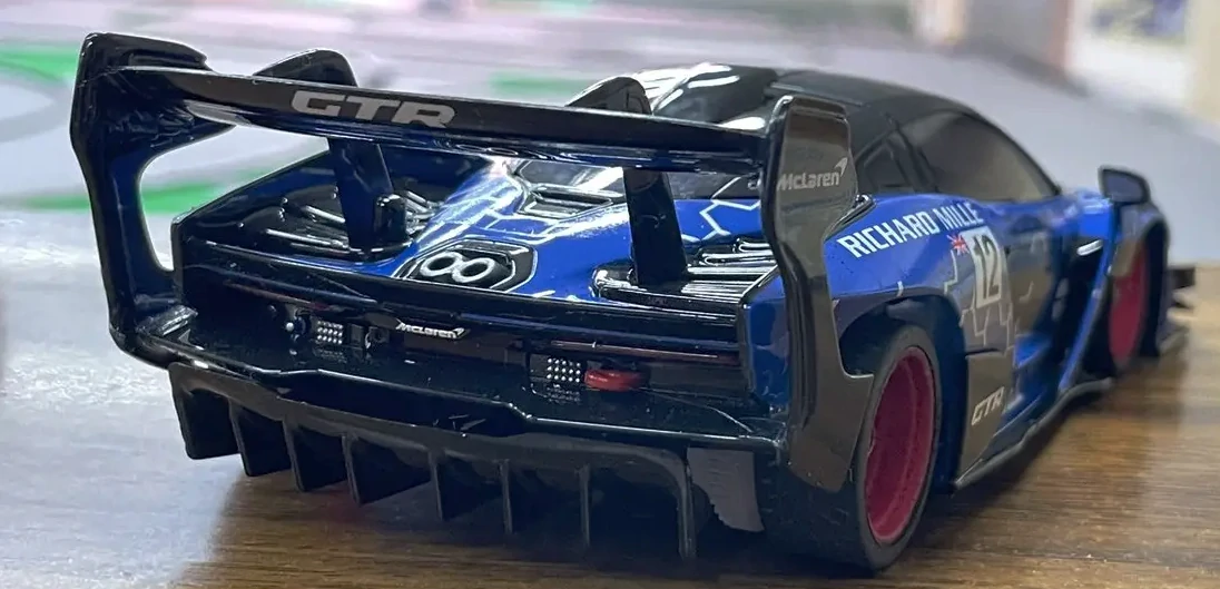 ミニッツ RWD（MR系） と AWD（MA系） の内部構造比較