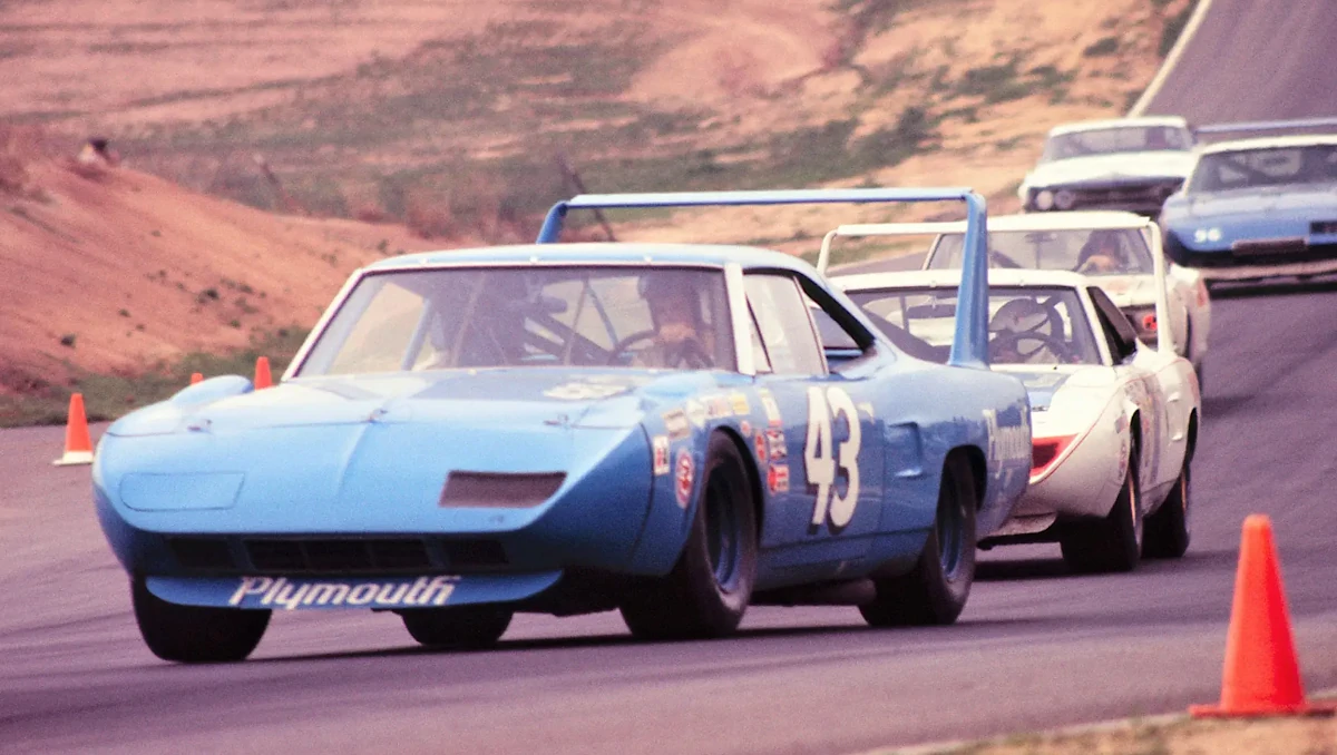 実車風の艶あり仕上げ？ それとも レーシーなマット仕上げ