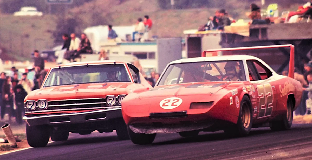  ラップ計測方式 比較表‐「スマホ直利用方式（カメラ検出）」と「ICタグ方式（専用リーダー）」