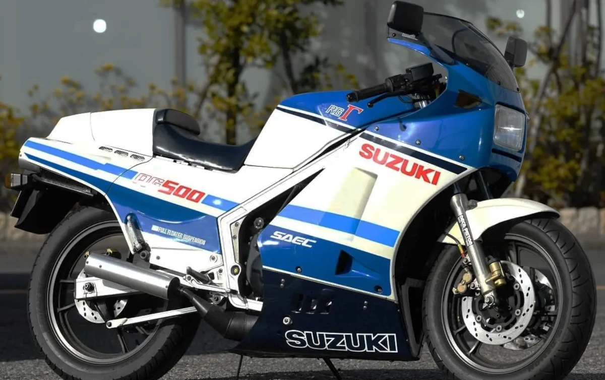 「250cc」と「400cc」こそが“黄金クラス”‐扱いやすく・速く・美しい中型スポーツ