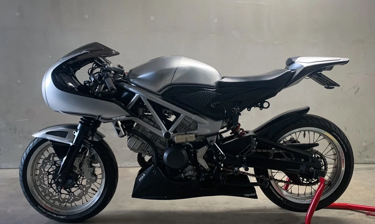 N/mm（ニュートン毎ミリ）‐数値は硬さを示すが、感触は調和を語る