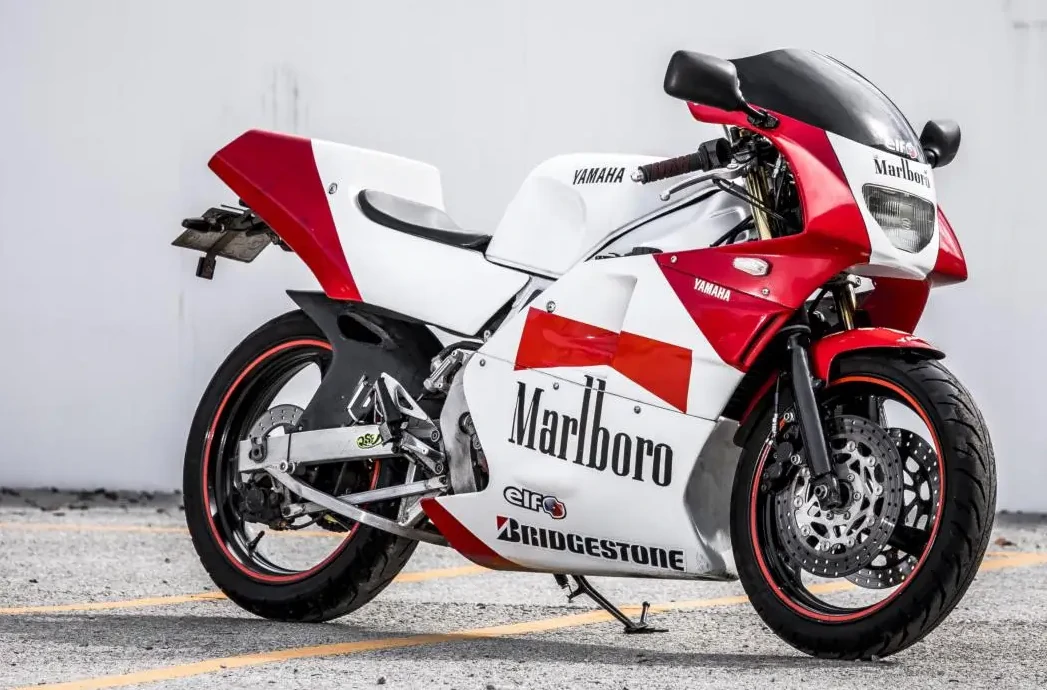 オートバイにおける「走行中の荷重配分＝約50:50」‐“動的黄金比”へ進化