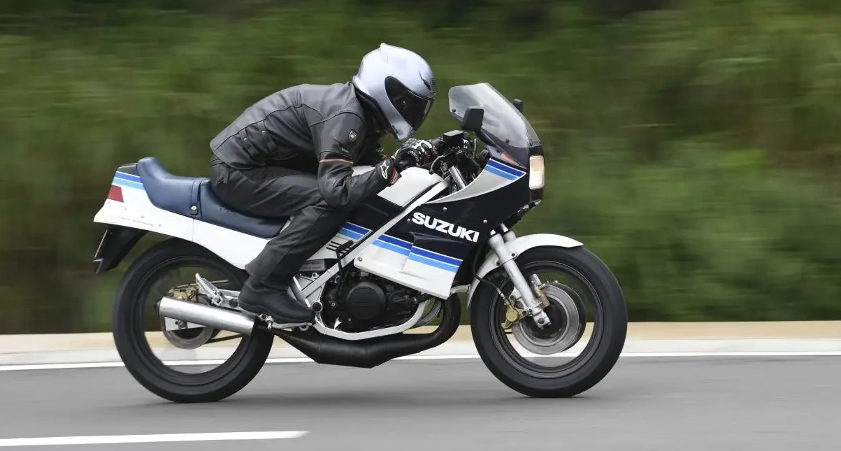 荷重方向（Force Direction）‐フロントは受け止め、リアは支える。荷重の流れが美しいほど、走りは滑らかになる