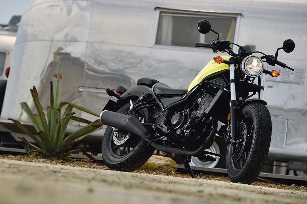 フォークオイルはサスペンション内部の減衰力を制御する“血液”のような存在