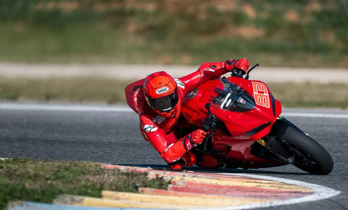 スロットルを“開ける”ではなく、“繋げる”