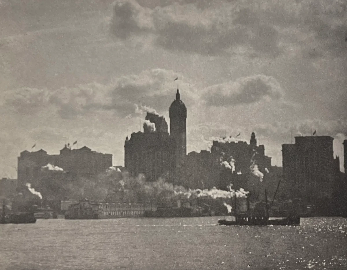 サニー16ルールの派生表（経験露出表）‐晴天＝F1６ ・薄曇り＝F11 ・曇天＝F8 ・日陰＝F5.6 ・雪／砂浜＝F22