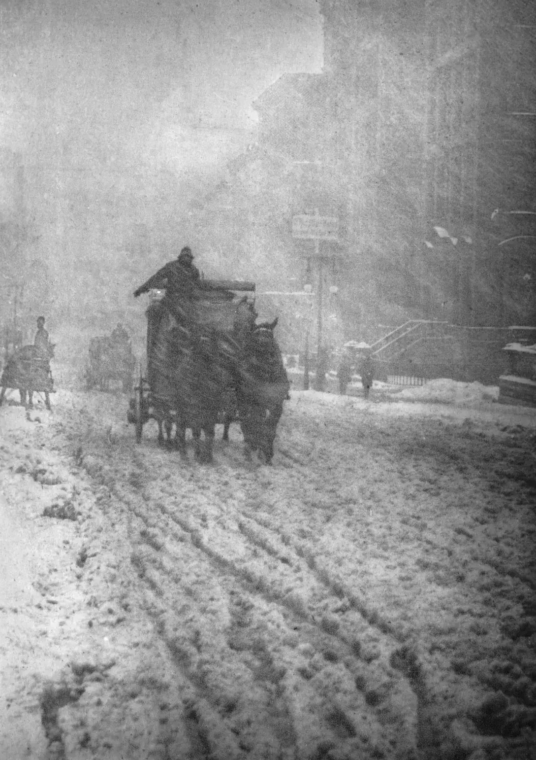 F22・雪面・1/400秒（ISO400）‐雪の光は、白ではなく無限の階調でできている。 露出を抑えるほど、そこに“透明な明るさ”が現れる