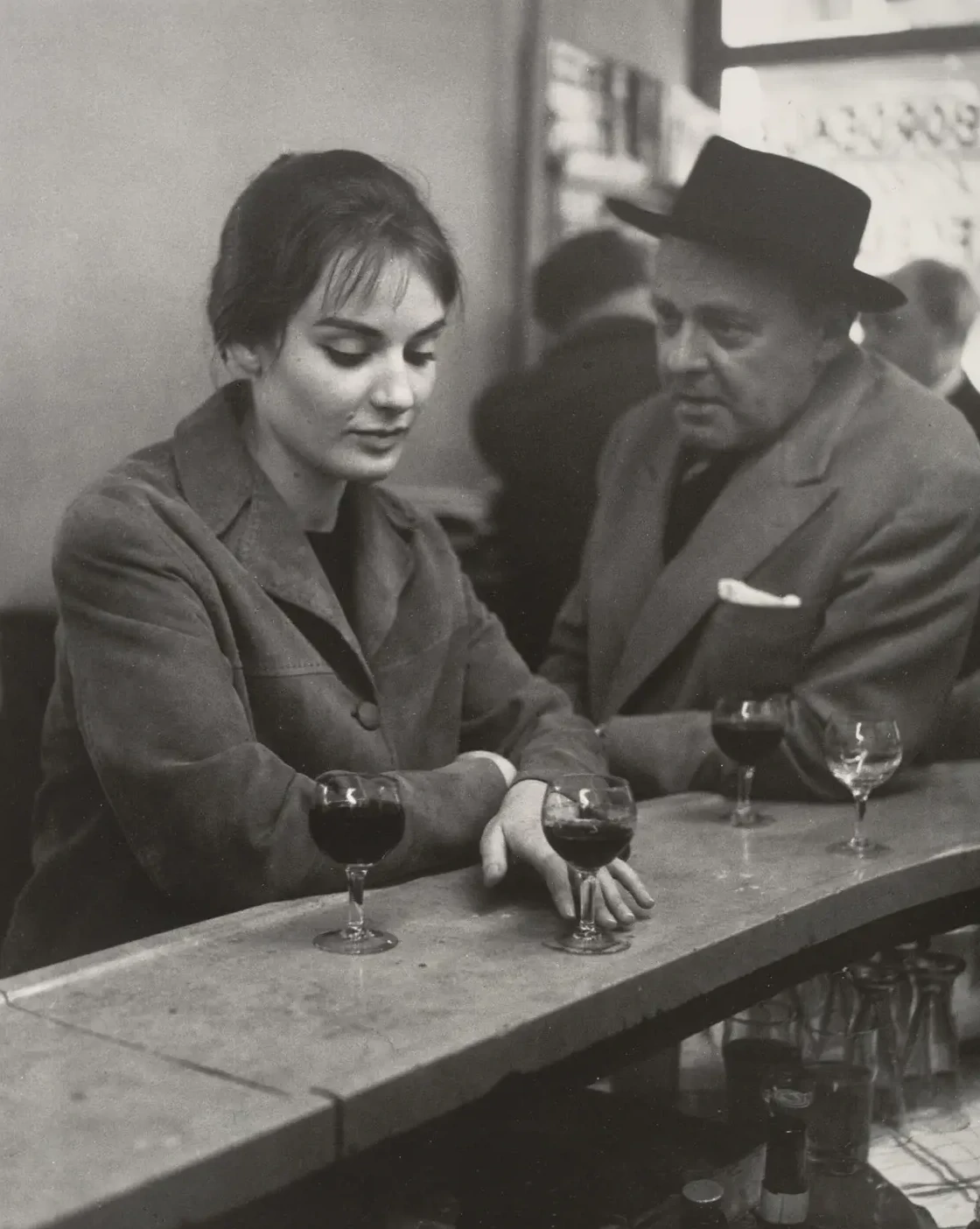 窓辺の室内 F5.6 1/60秒 約3〜4段暗い ‐やさしい光は、外より少し暗いところにある