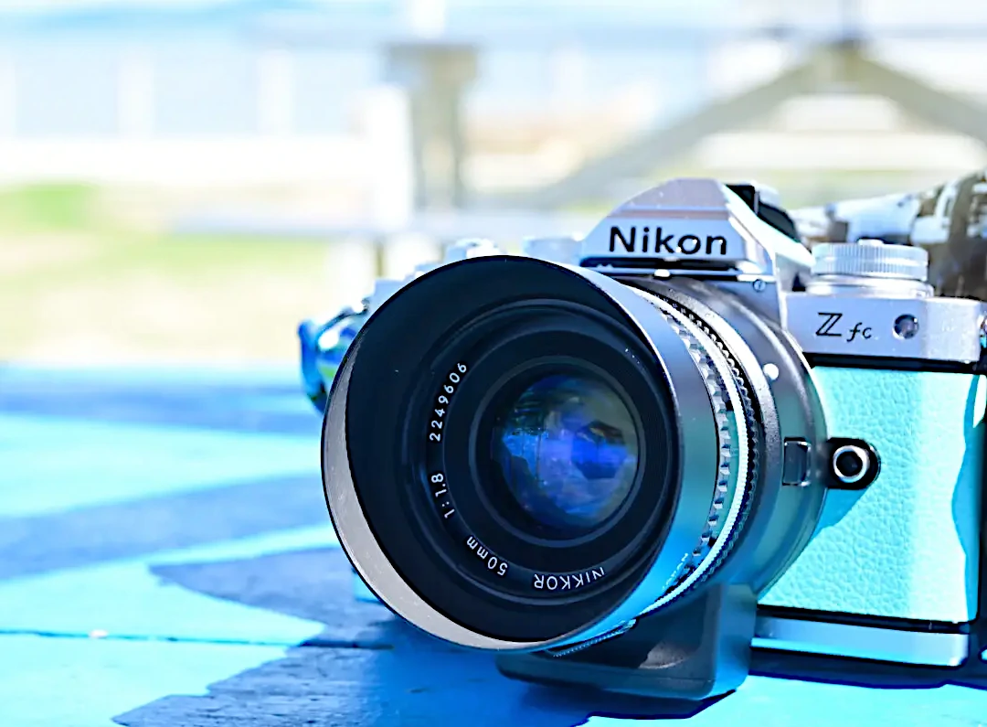 ニコンの オールドレンズの「操作方法」‐機械式の操作は、光を手でつかむための道具