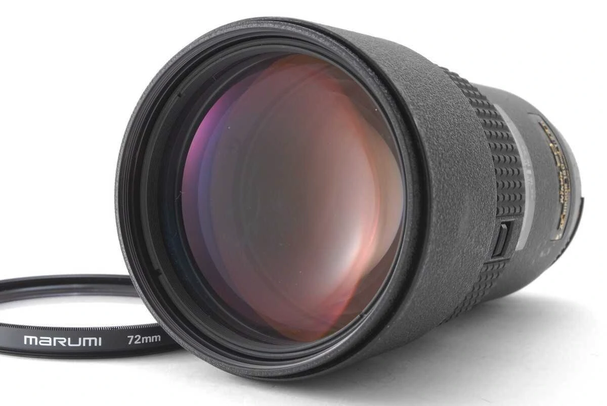 内蔵式メタルフード付き Nikkor レンズ‐ニコン黄金期（Ai/Ai-S）の象徴