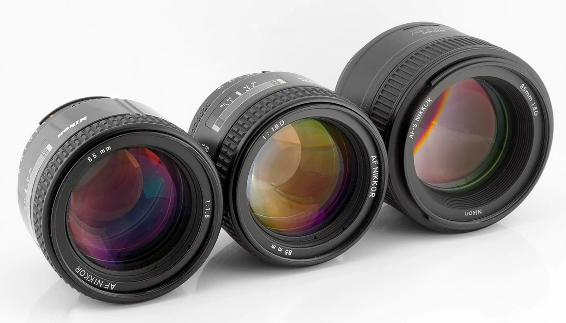 ポートレート撮影に 2 本だけ持っていくなら、何を選ぶべきか‐最も万能なのは 50mm + 85mm。 作品性を追求するなら 85mm + 135mm