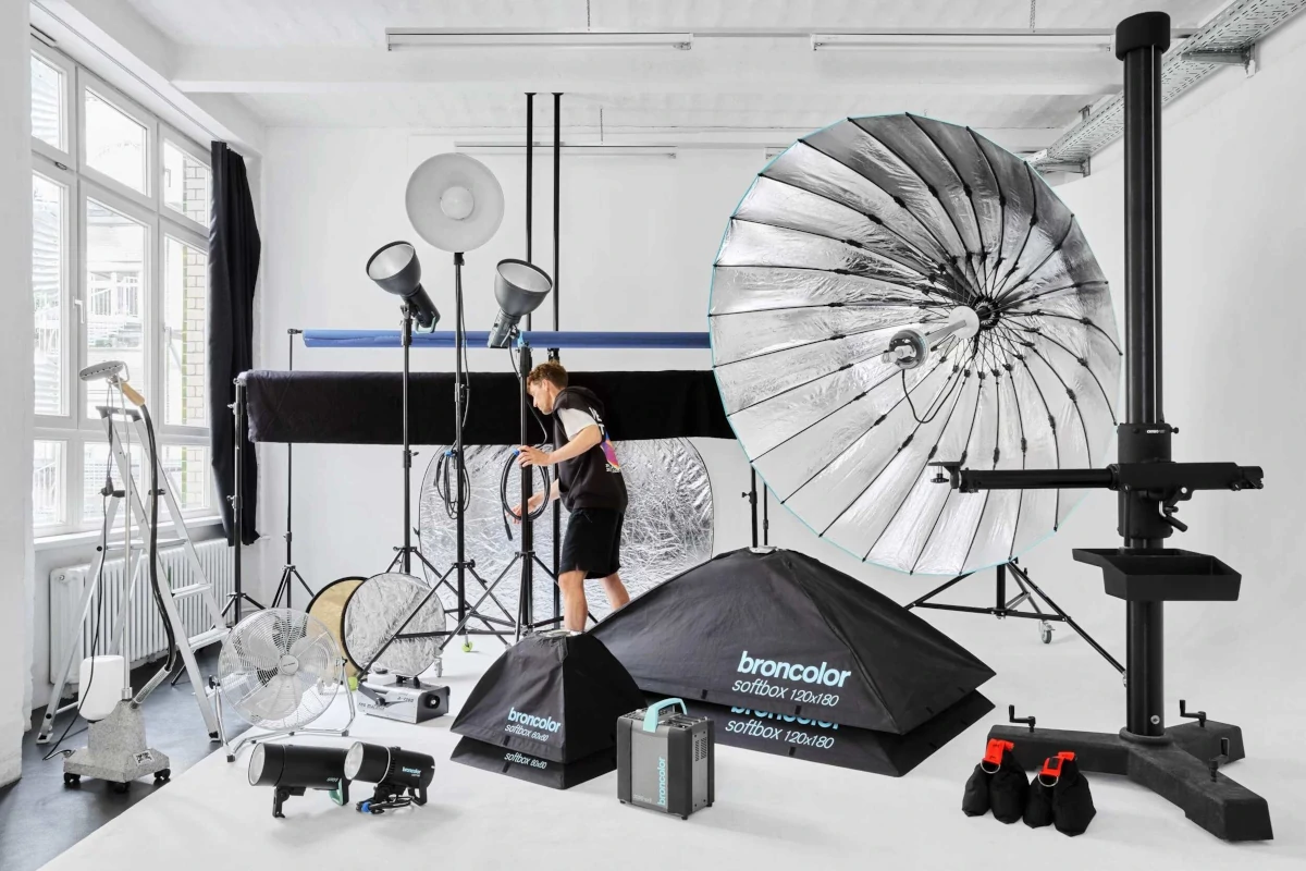 世界のストロボ（フラッシュ）メーカー‐「北欧・ドイツの最高級」 → 「日本の精密」 → 「中国のコスパ」